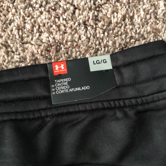 Under Armour 3/4 length Shorts | LG | New w Tag - Picture 8 of 8
